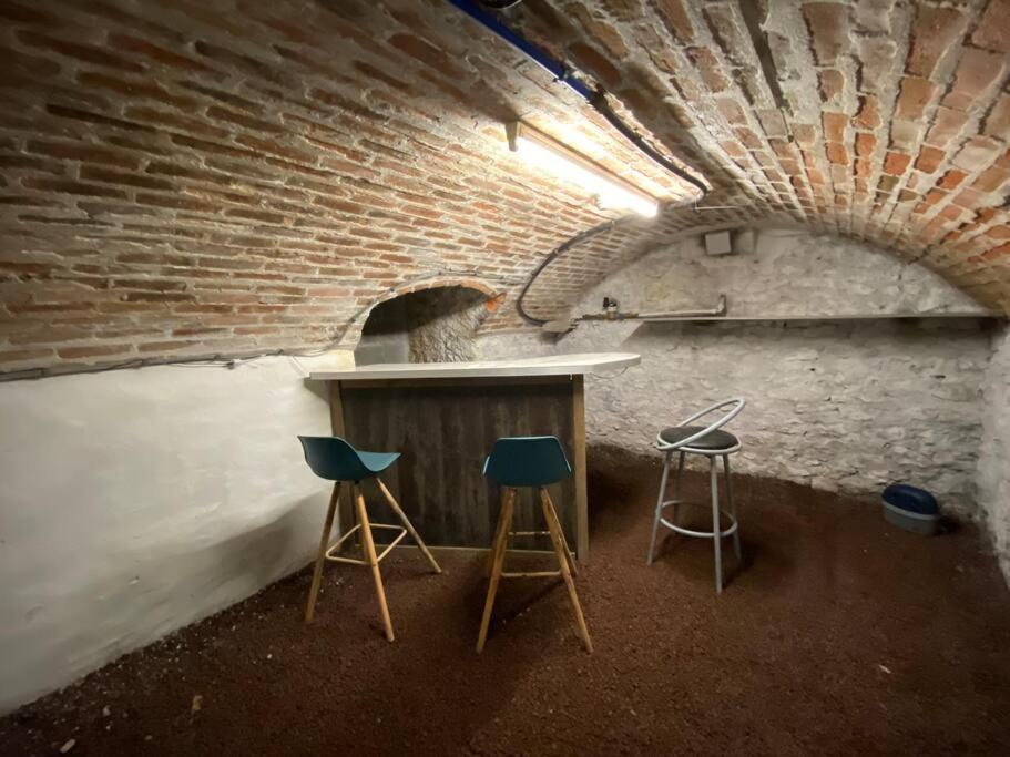 Maison De Dans Le Quartier Dunois Avec Parking Privatif *