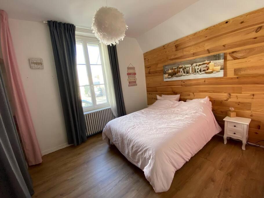 Vakantiehuis Maison De Dans Le Quartier Dunois Avec Parking Privatif