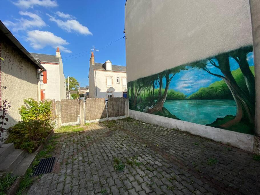 Maison De Dans Le Quartier Dunois Avec Parking Privatif *